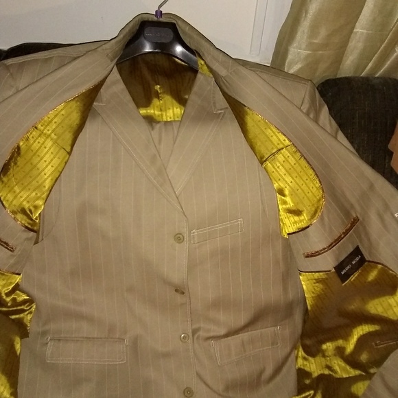 Suits - Picture 2 of 3